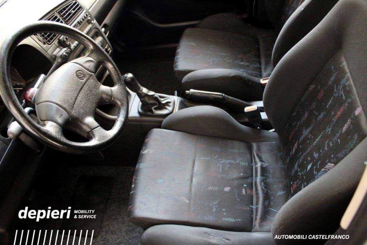 Volkswagen Golf 2.0 16V cat 5p GTI 20 Years Edition (15)