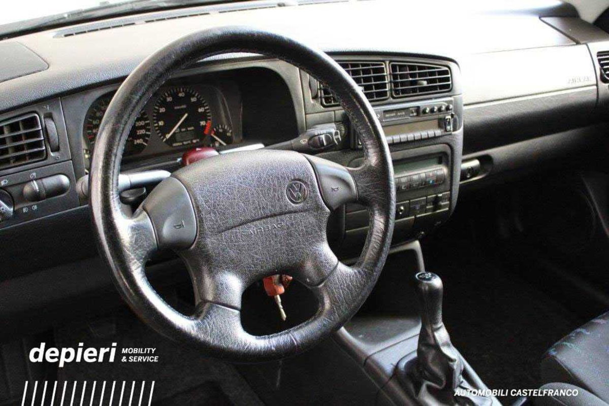 Volkswagen Golf 2.0 16V cat 5p GTI 20 Years Edition (2)