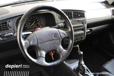 Volkswagen Golf 2.0 16V cat 5p GTI 20 Years Edition (2)