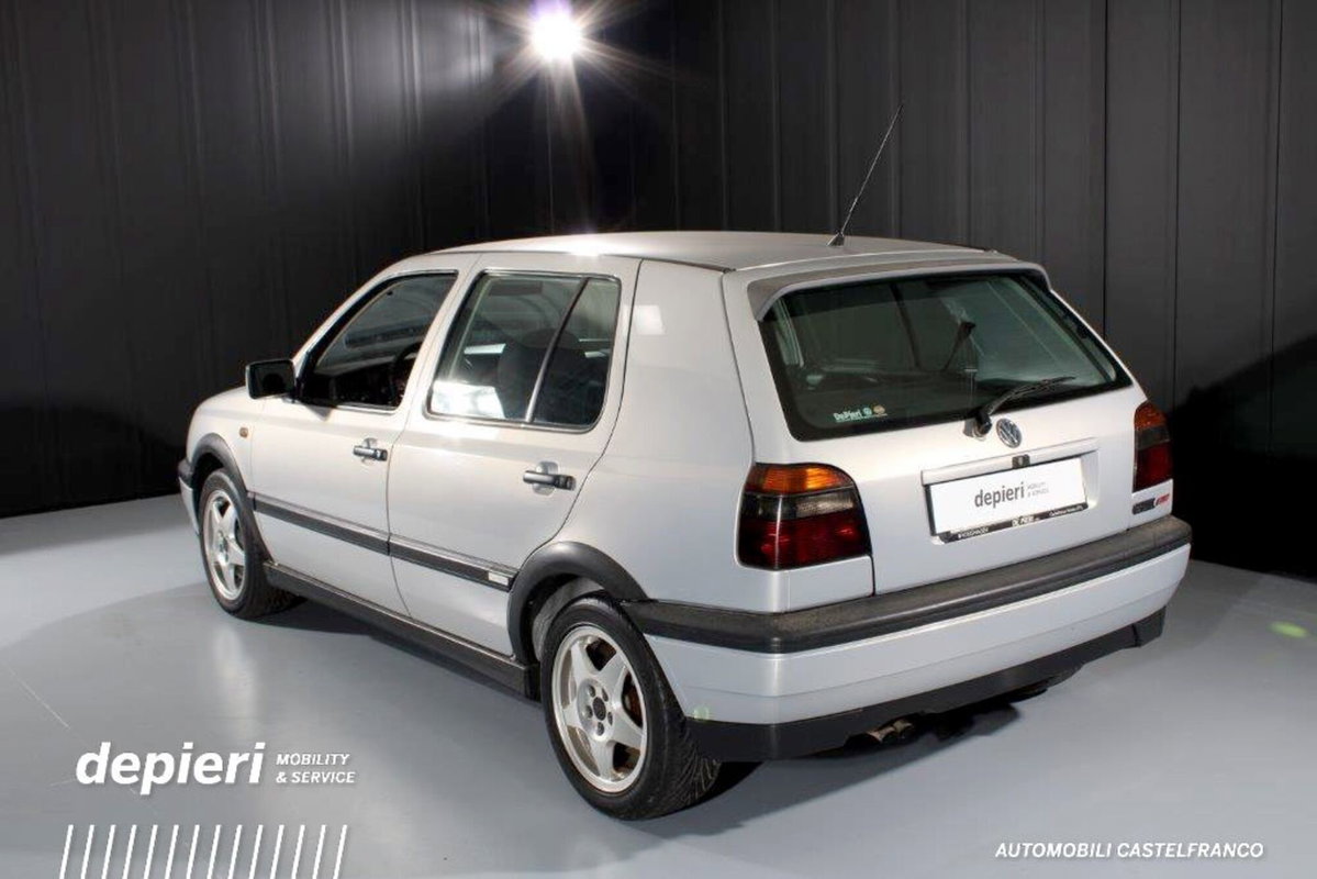 Volkswagen Golf 2.0 16V cat 5p GTI 20 Years Edition (3)