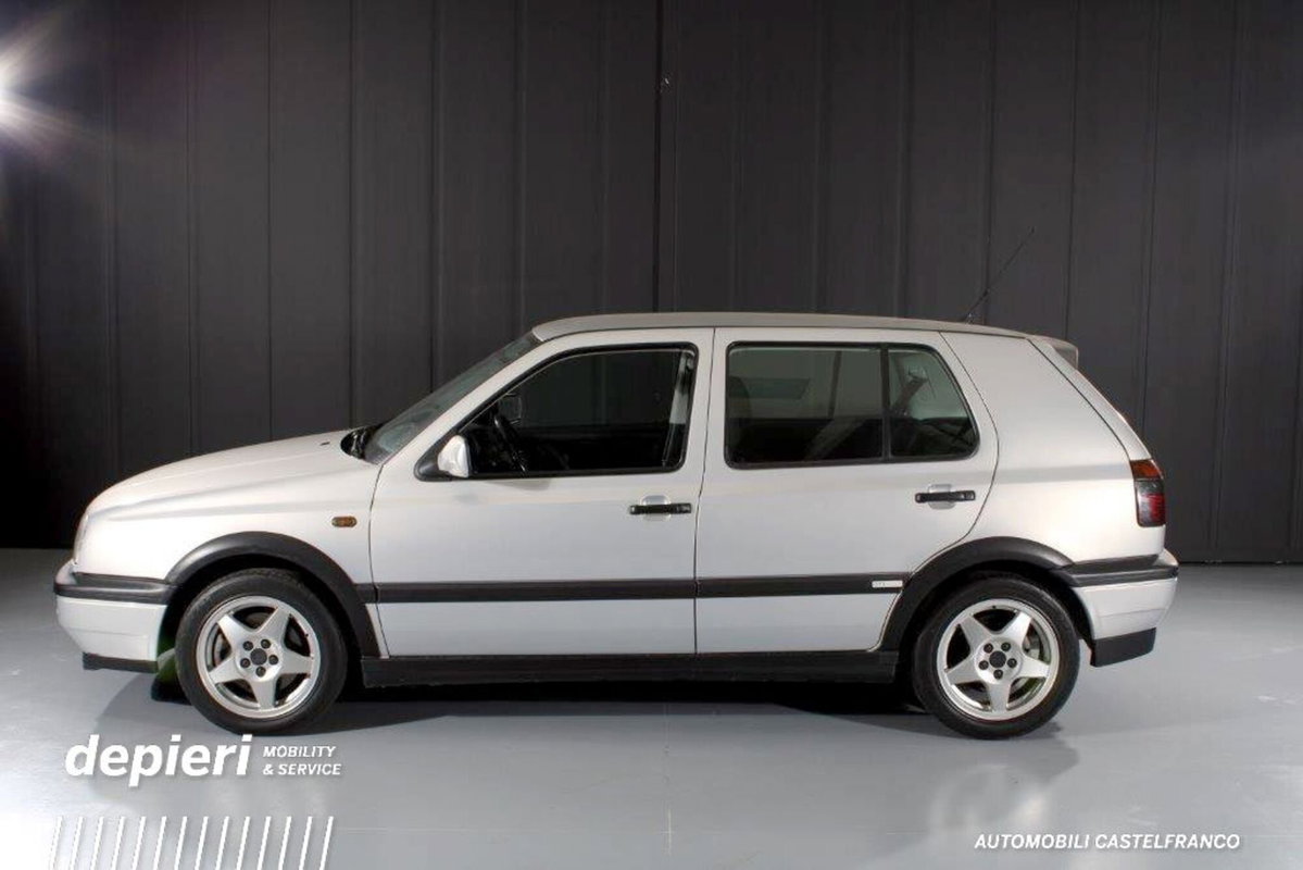 Volkswagen Golf 2.0 16V cat 5p GTI 20 Years Edition (4)