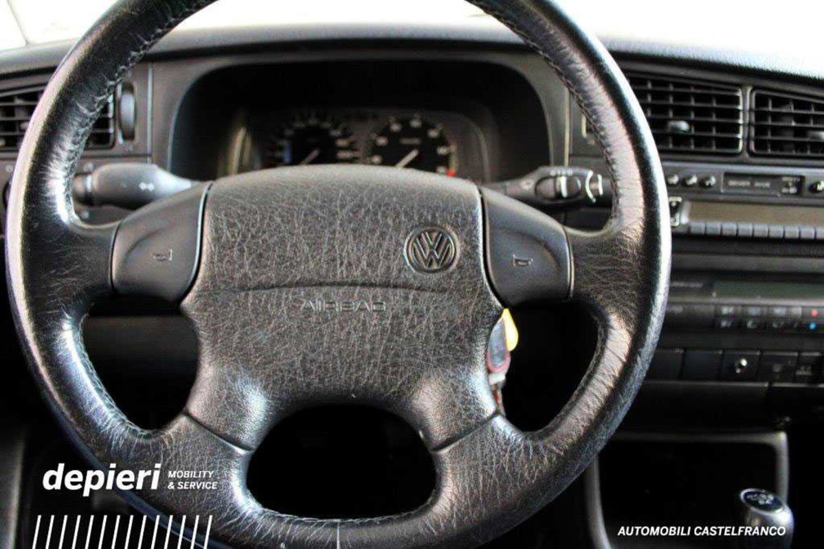 Volkswagen Golf 2.0 16V cat 5p GTI 20 Years Edition (8)