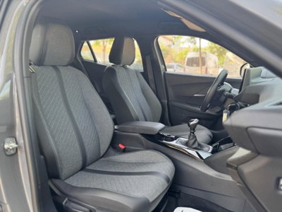 Peugeot 2008 PureTech 130 S&S Allure (12)