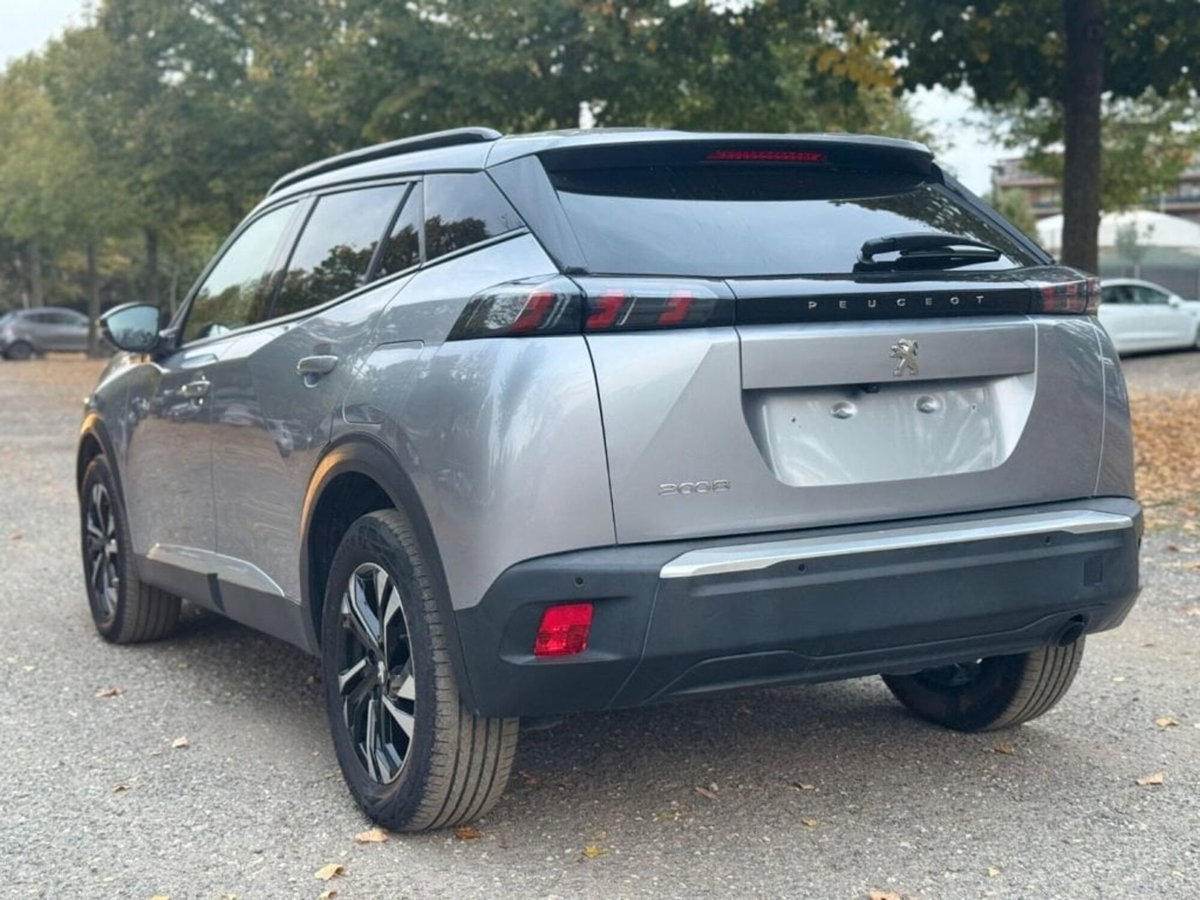 Peugeot 2008 PureTech 100 S&S Allure (7)
