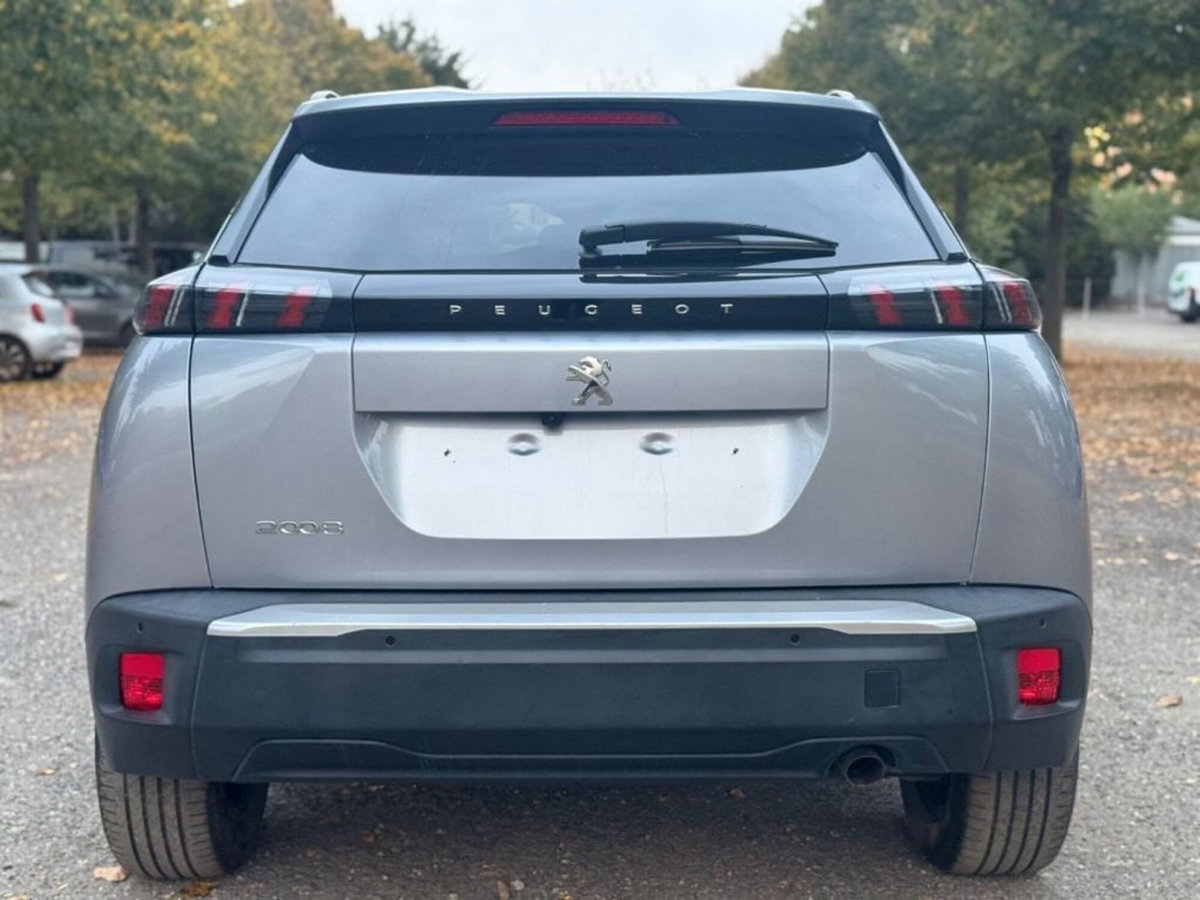 Peugeot 2008 PureTech 100 S&S Allure (8)
