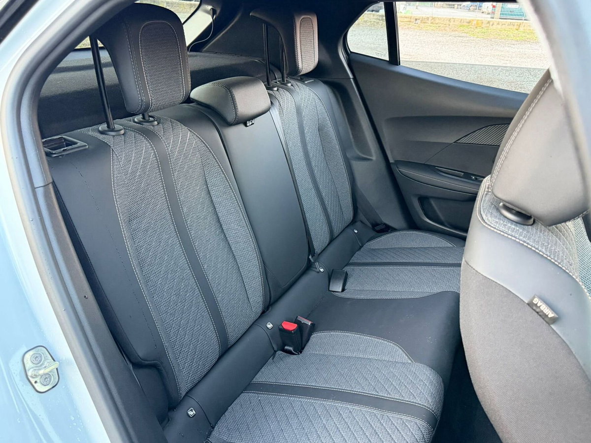 Peugeot 2008 PureTech 130 S&S Allure (10)
