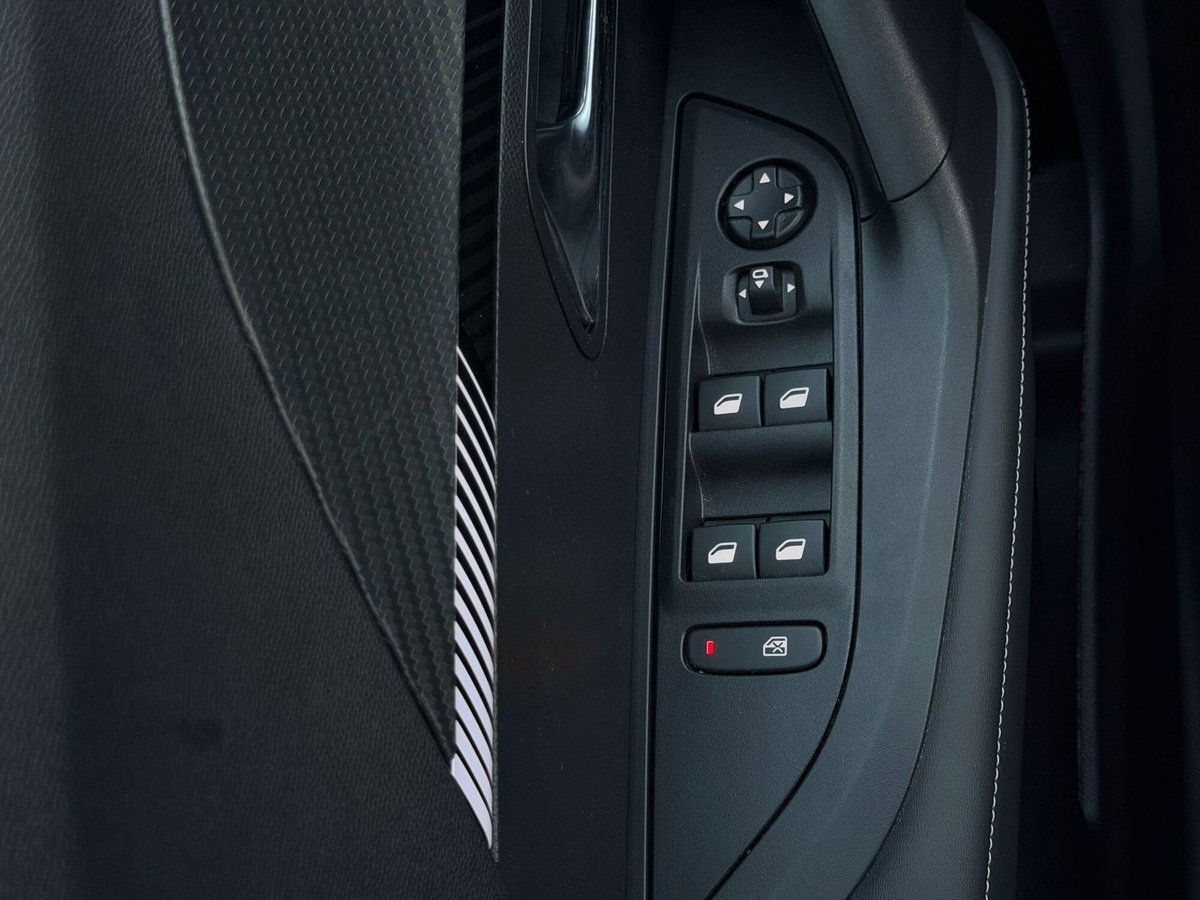 Peugeot 2008 PureTech 130 S&S Allure (15)