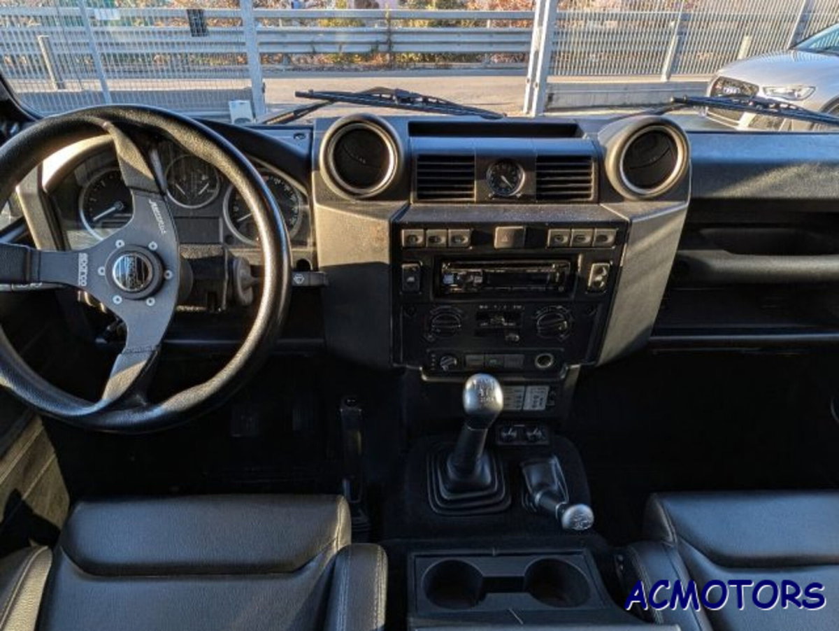 Land Rover Defender 90 2.4 TD4 Soft top E N1 (10)