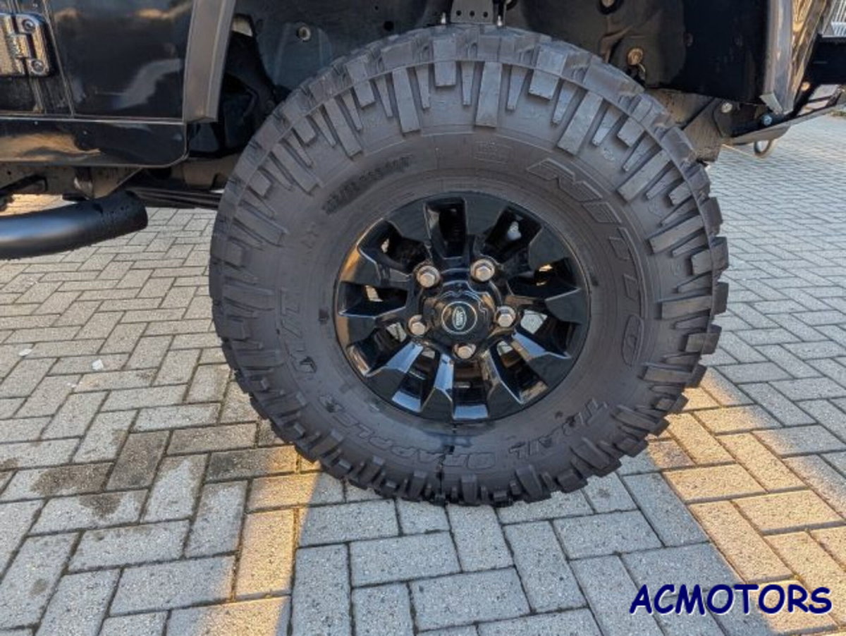 Land Rover Defender 90 2.4 TD4 Soft top E N1 (11)