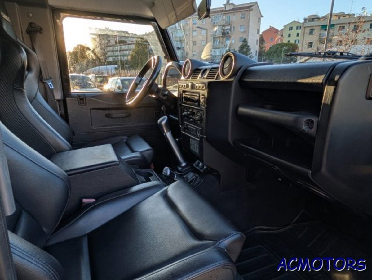 Land Rover Defender 90 2.4 TD4 Soft top E N1 (6)