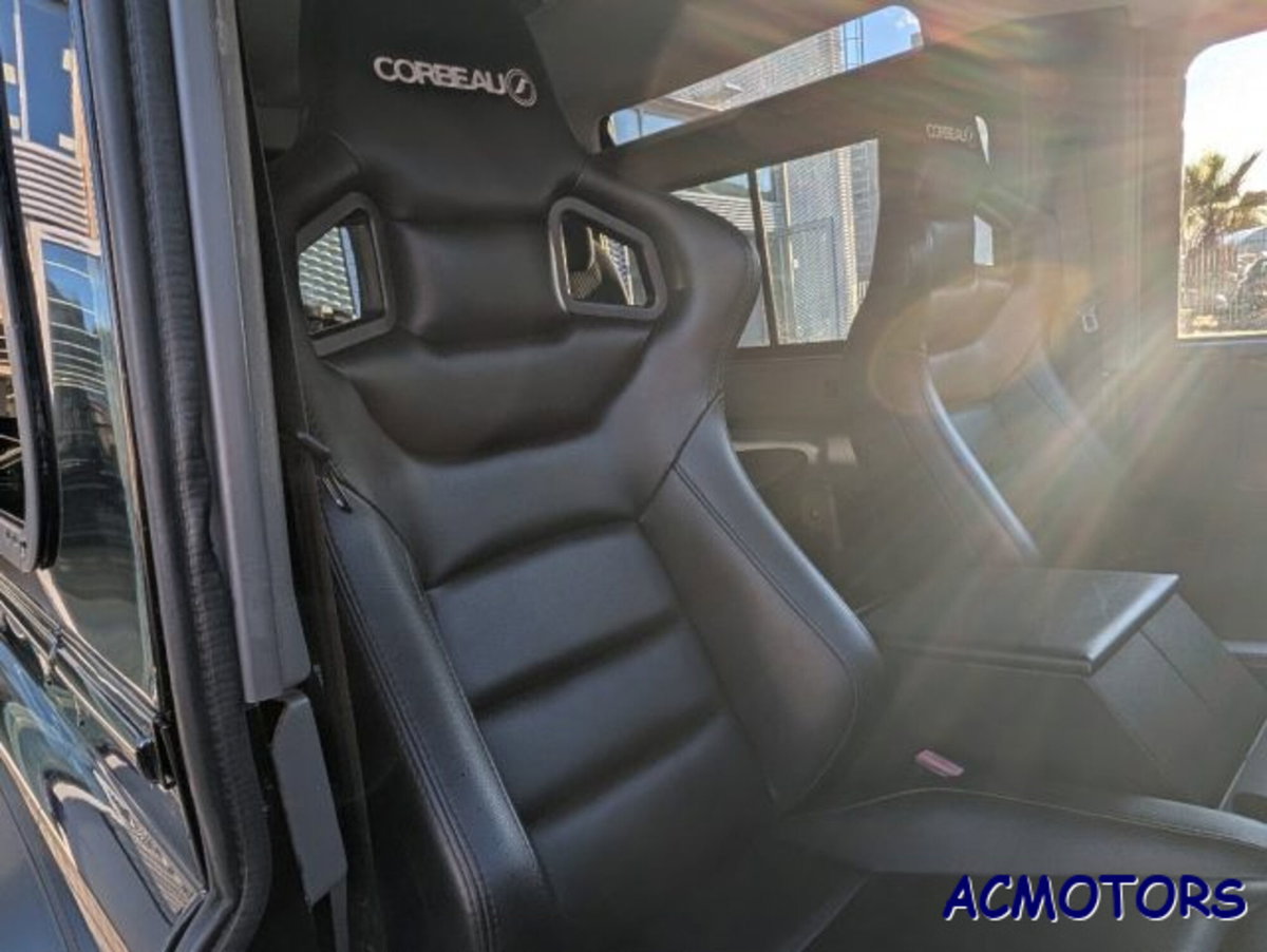 Land Rover Defender 90 2.4 TD4 Soft top E N1 (7)