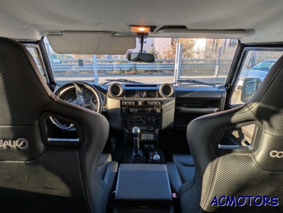Land Rover Defender 90 2.4 TD4 Soft top E N1 (9)