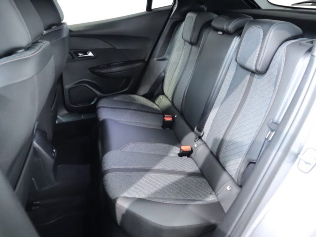 Peugeot 2008 PureTech 100 S&S Allure (10)