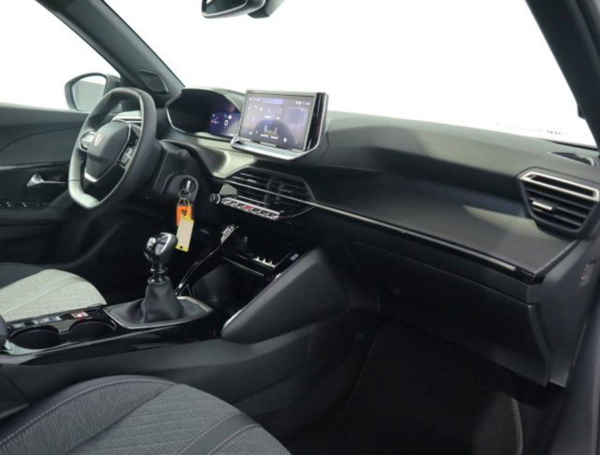 Peugeot 2008 PureTech 100 S&S Allure (12)