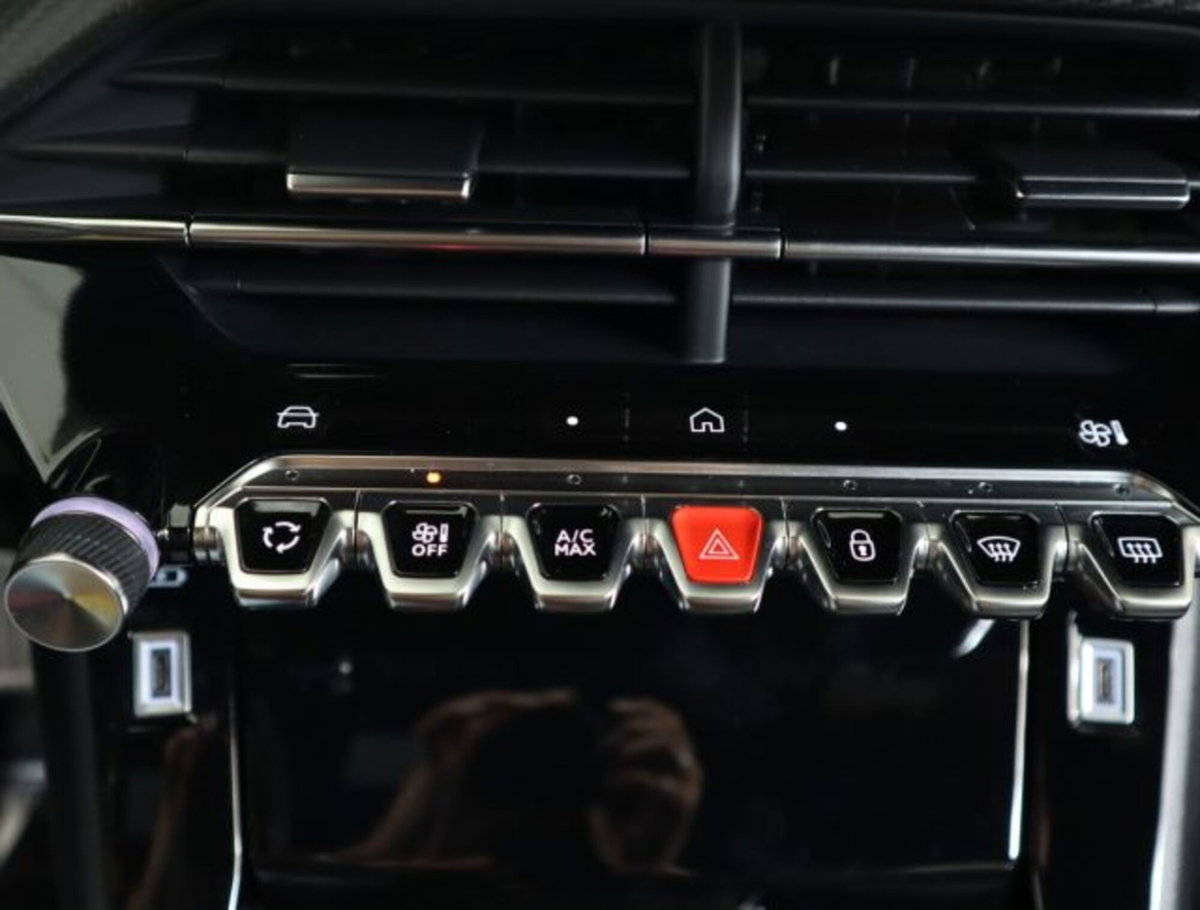Peugeot 2008 PureTech 100 S&S Allure (19)