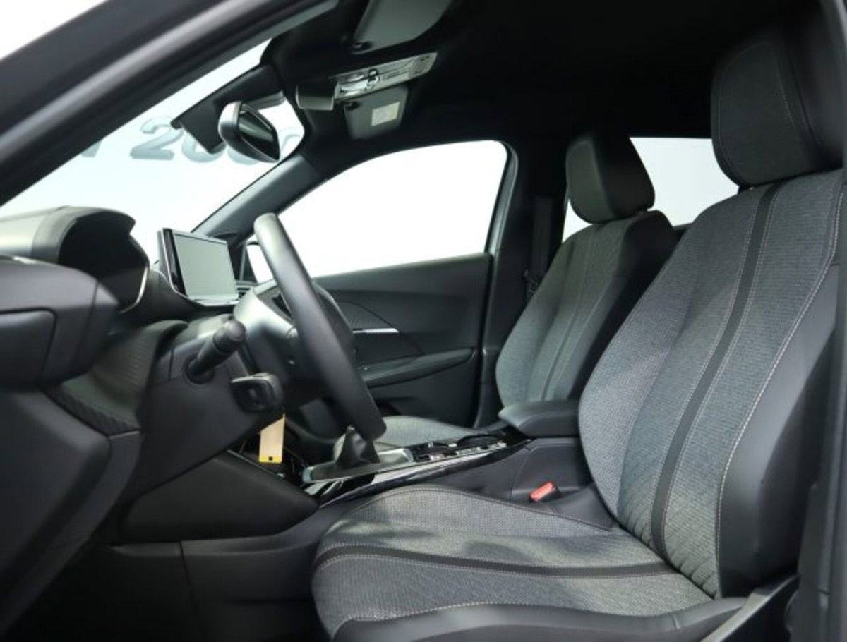 Peugeot 2008 PureTech 100 S&S Allure (8)