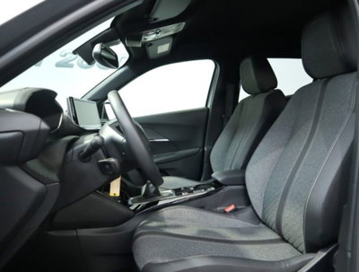 Peugeot 2008 PureTech 100 S&S Allure (8)