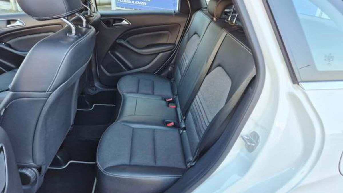 Mercedes-Benz Classe B 180 d Sport (10)