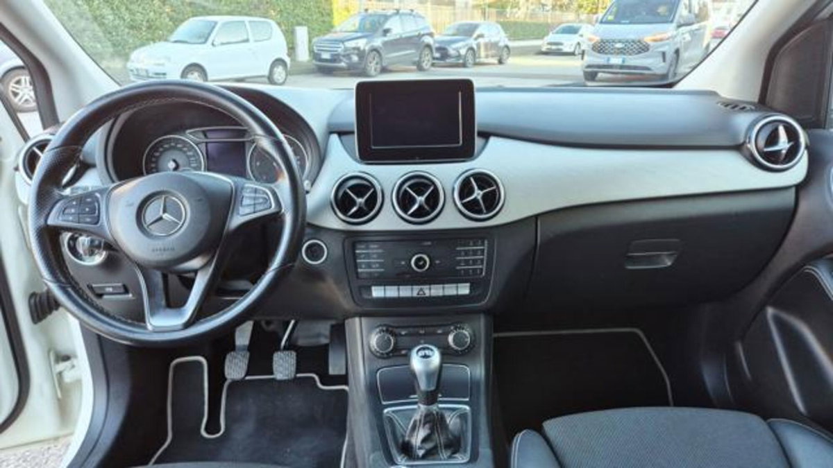 Mercedes-Benz Classe B 180 d Sport (11)