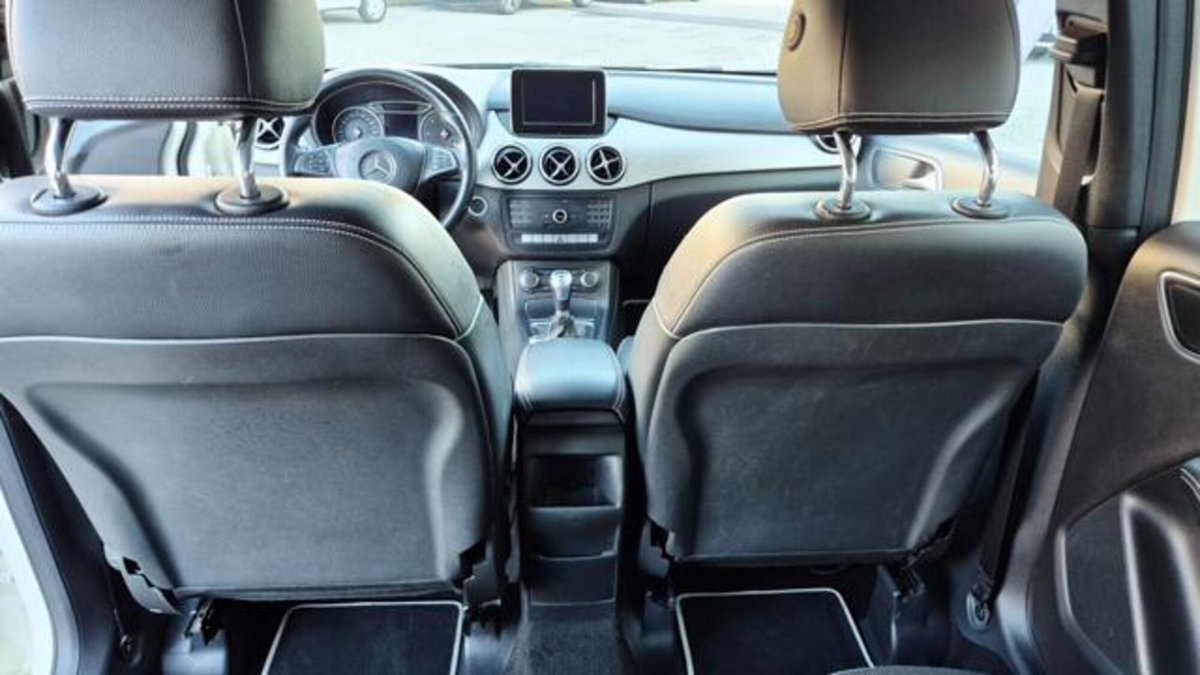 Mercedes-Benz Classe B 180 d Sport (13)