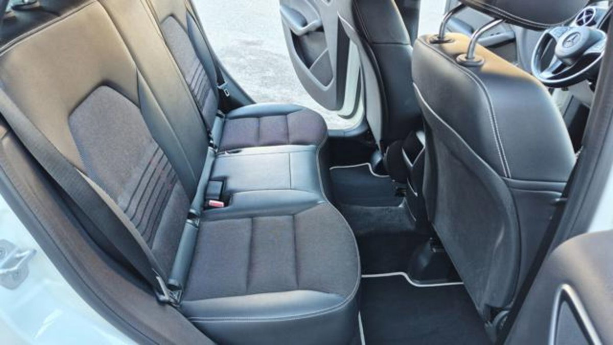 Mercedes-Benz Classe B 180 d Sport (15)