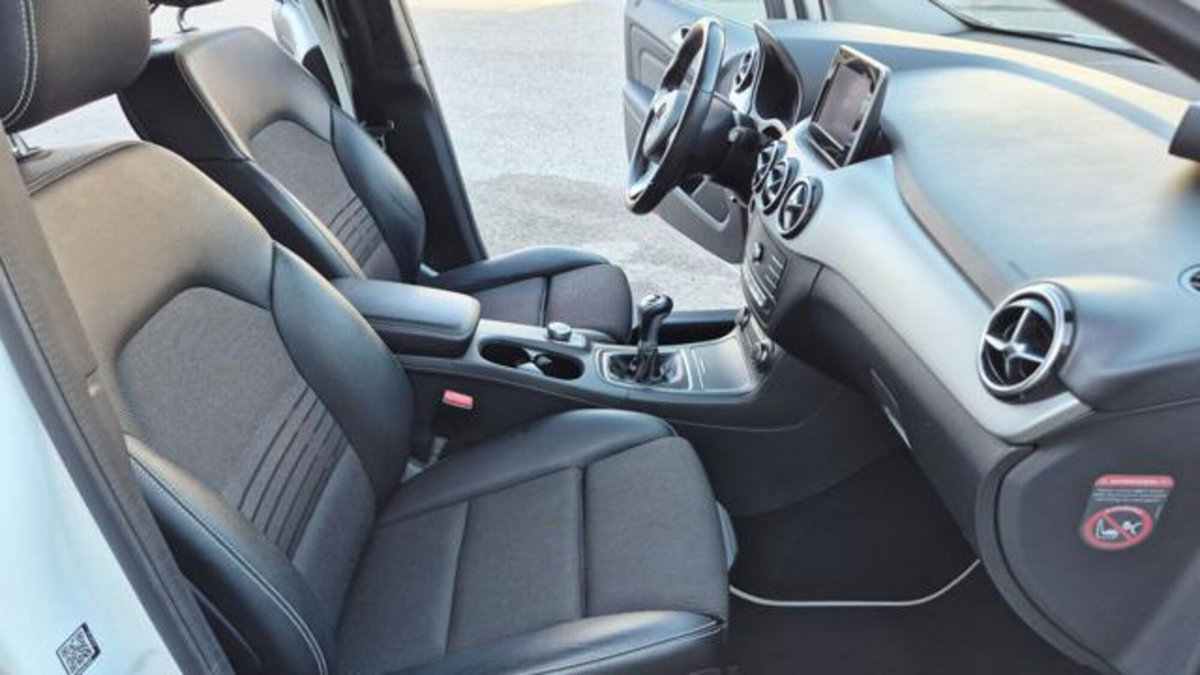 Mercedes-Benz Classe B 180 d Sport (16)