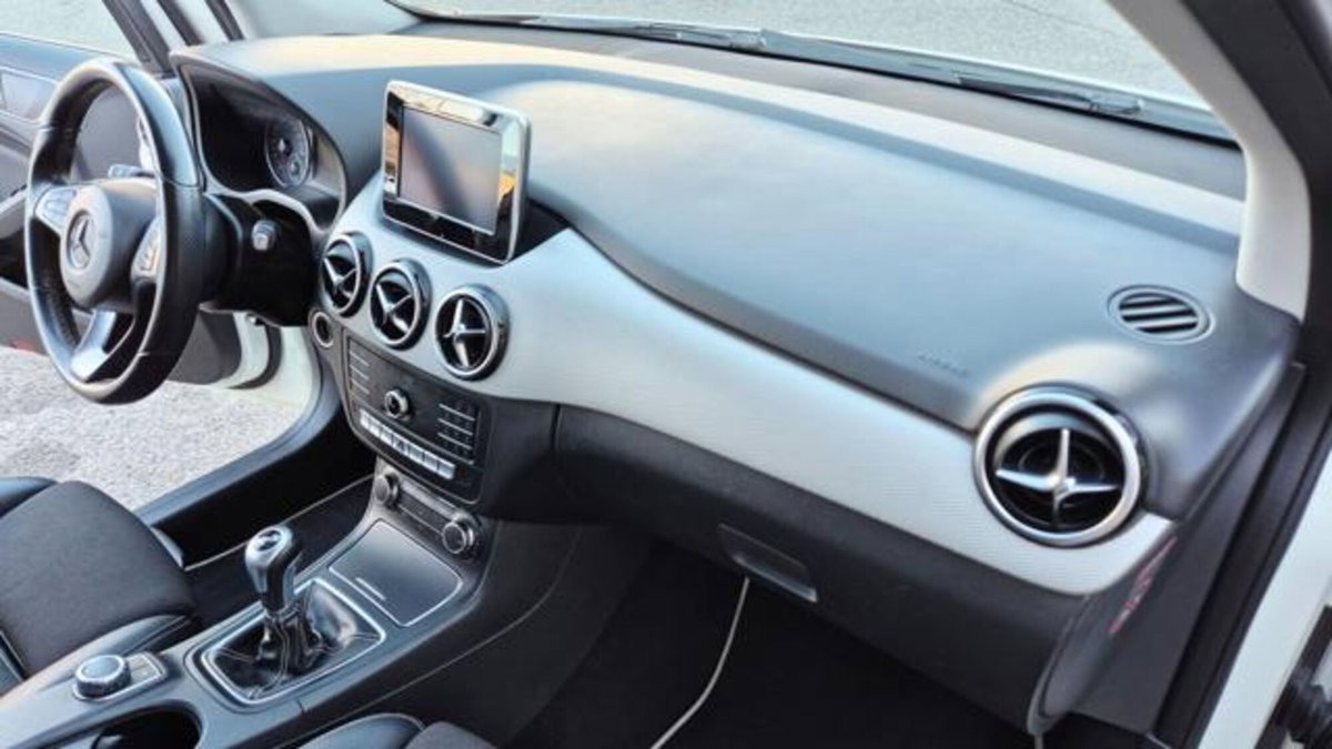 Mercedes-Benz Classe B 180 d Sport (17)