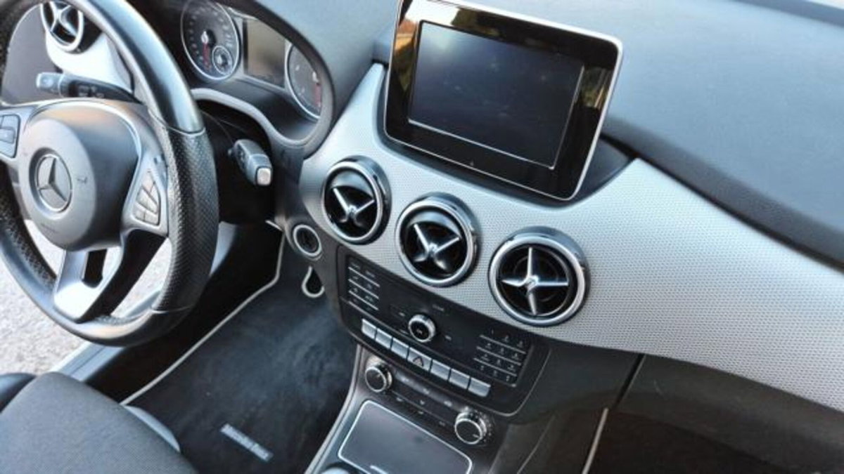 Mercedes-Benz Classe B 180 d Sport (18)