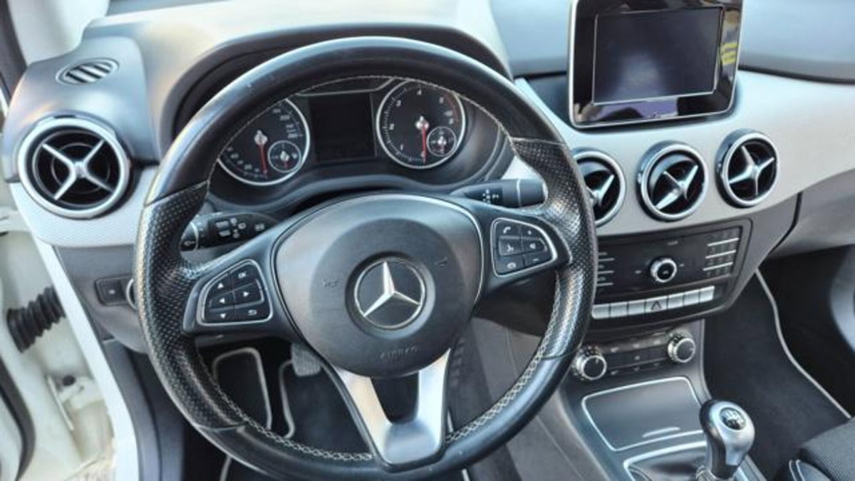 Mercedes-Benz Classe B 180 d Sport (19)