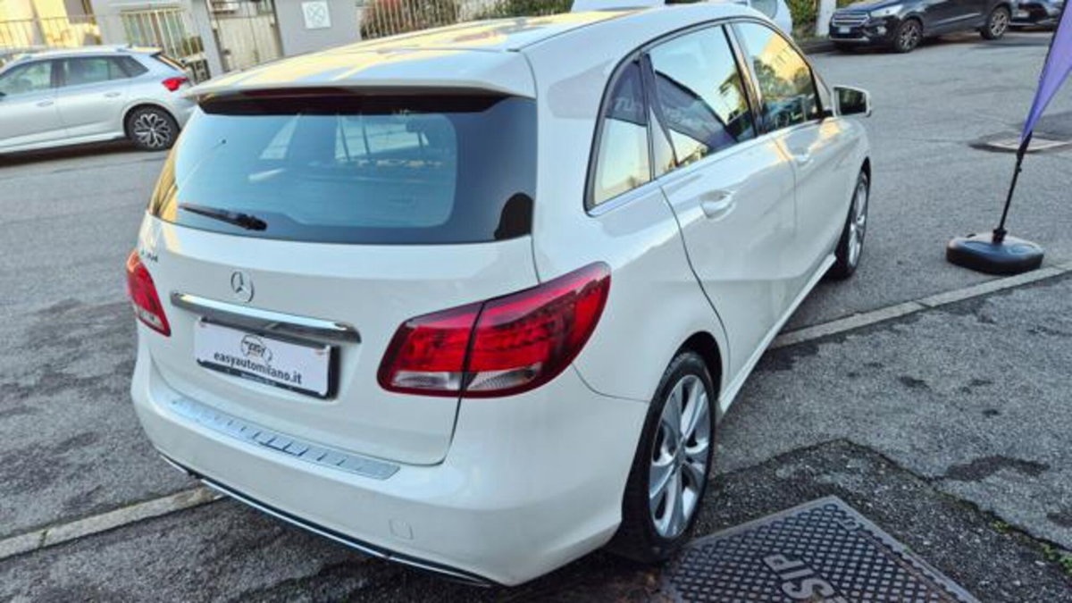 Mercedes-Benz Classe B 180 d Sport (4)