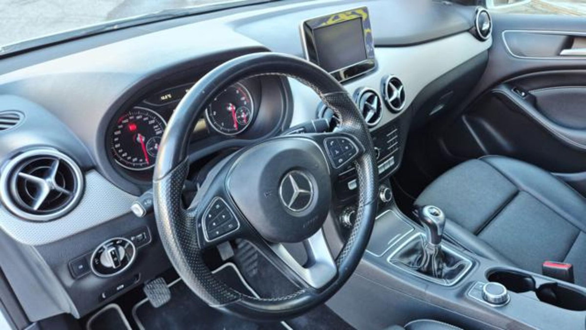 Mercedes-Benz Classe B 180 d Sport (8)