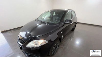 Lancia Ypsilon 1.0 FireFly 5 porte S&S Hybrid Ecochic Silver usata