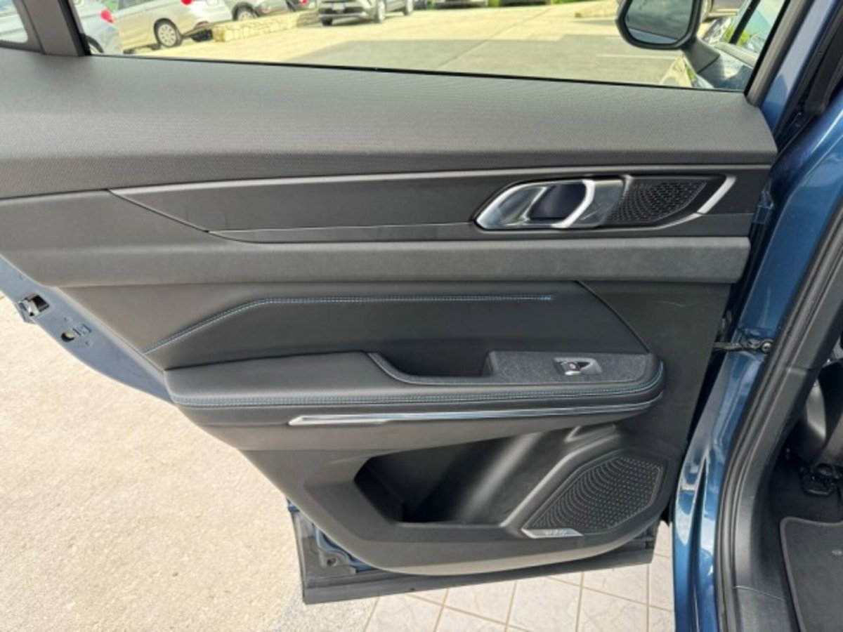 Lynk & Co 01 01 1.5 td phev (17)
