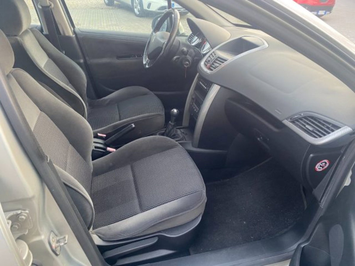 Peugeot 207 HDi 90CV 5p. XS (7)
