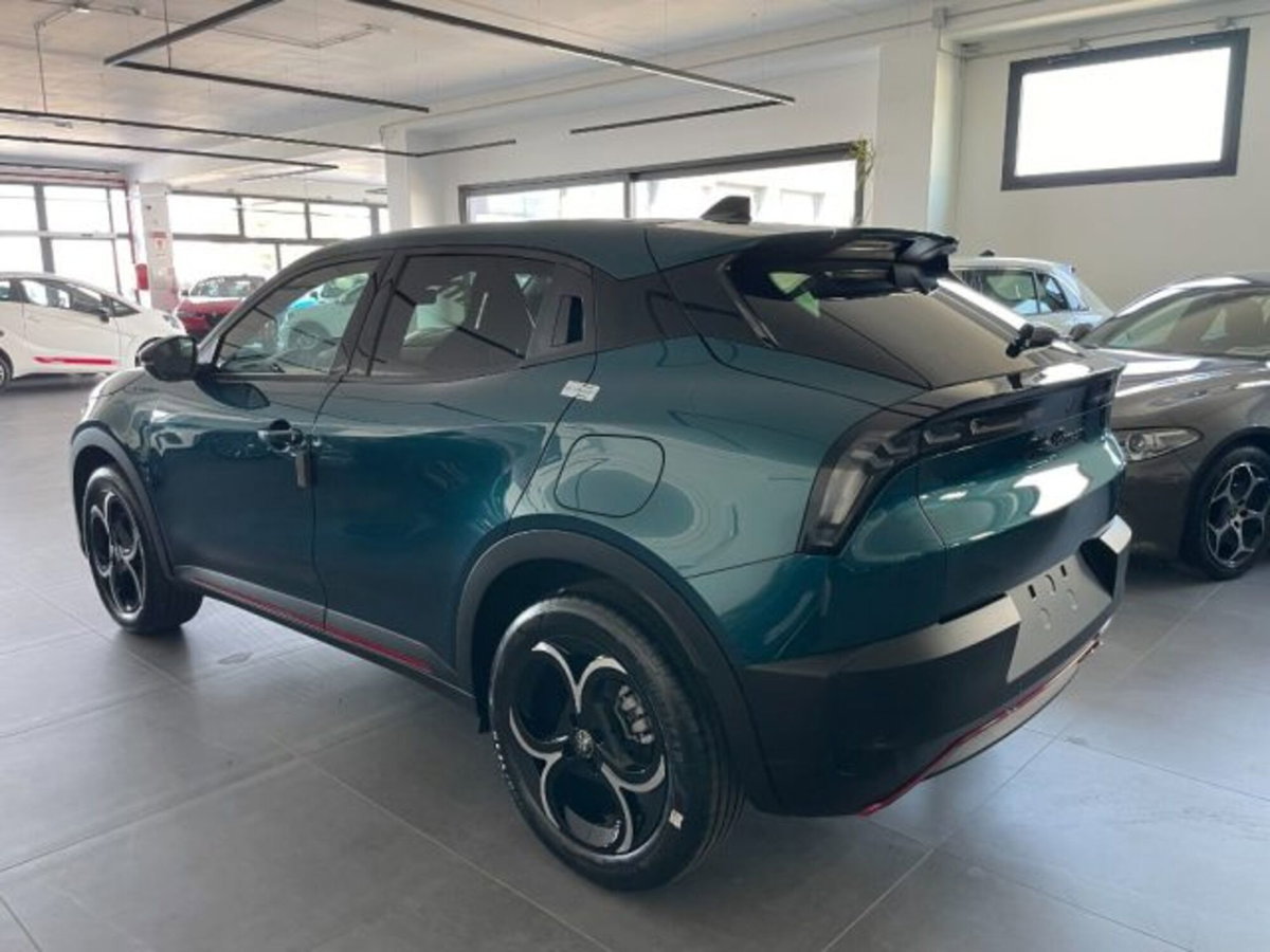 Alfa Romeo Junior 1.2 ibrida Sport Speciale 145cv edct6 (4)