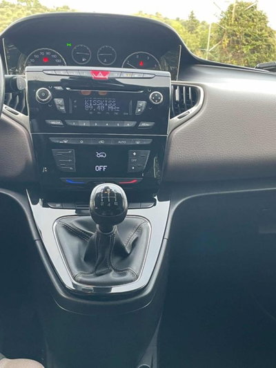 Lancia Ypsilon 1.3 MJT 16V 95 CV 5 porte S&S Elle (19)