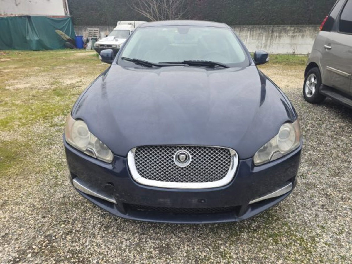 Jaguar XF 2.7D V6 Premium Luxury (10)