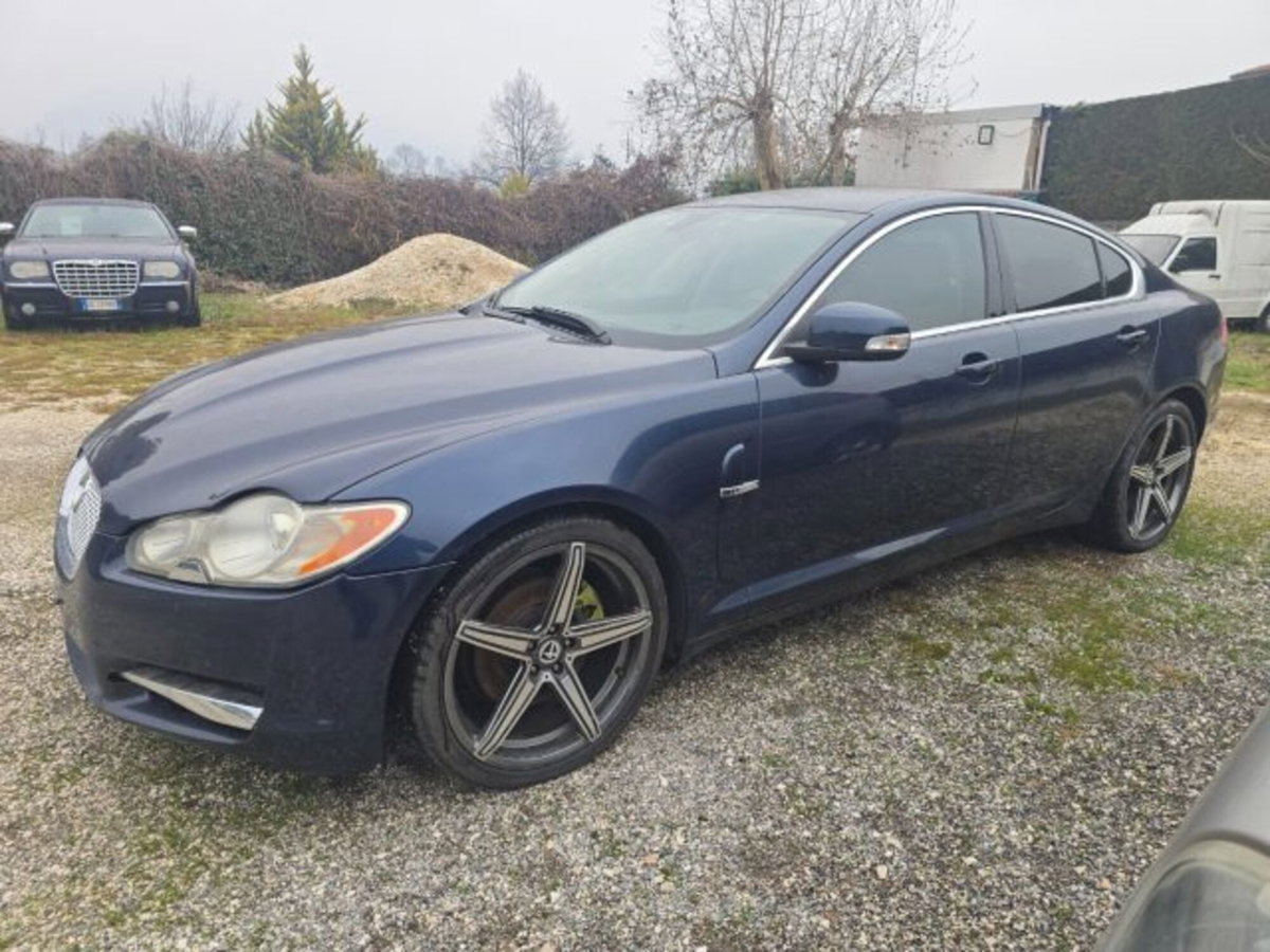 Jaguar XF 2.7D V6 Premium Luxury (14)