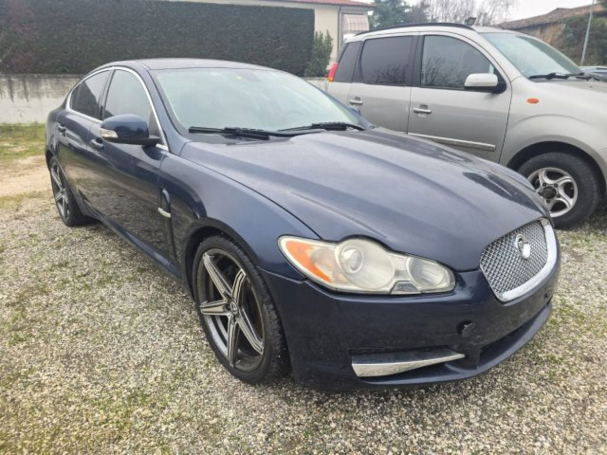 Jaguar XF 2.7D V6 Premium Luxury (2)