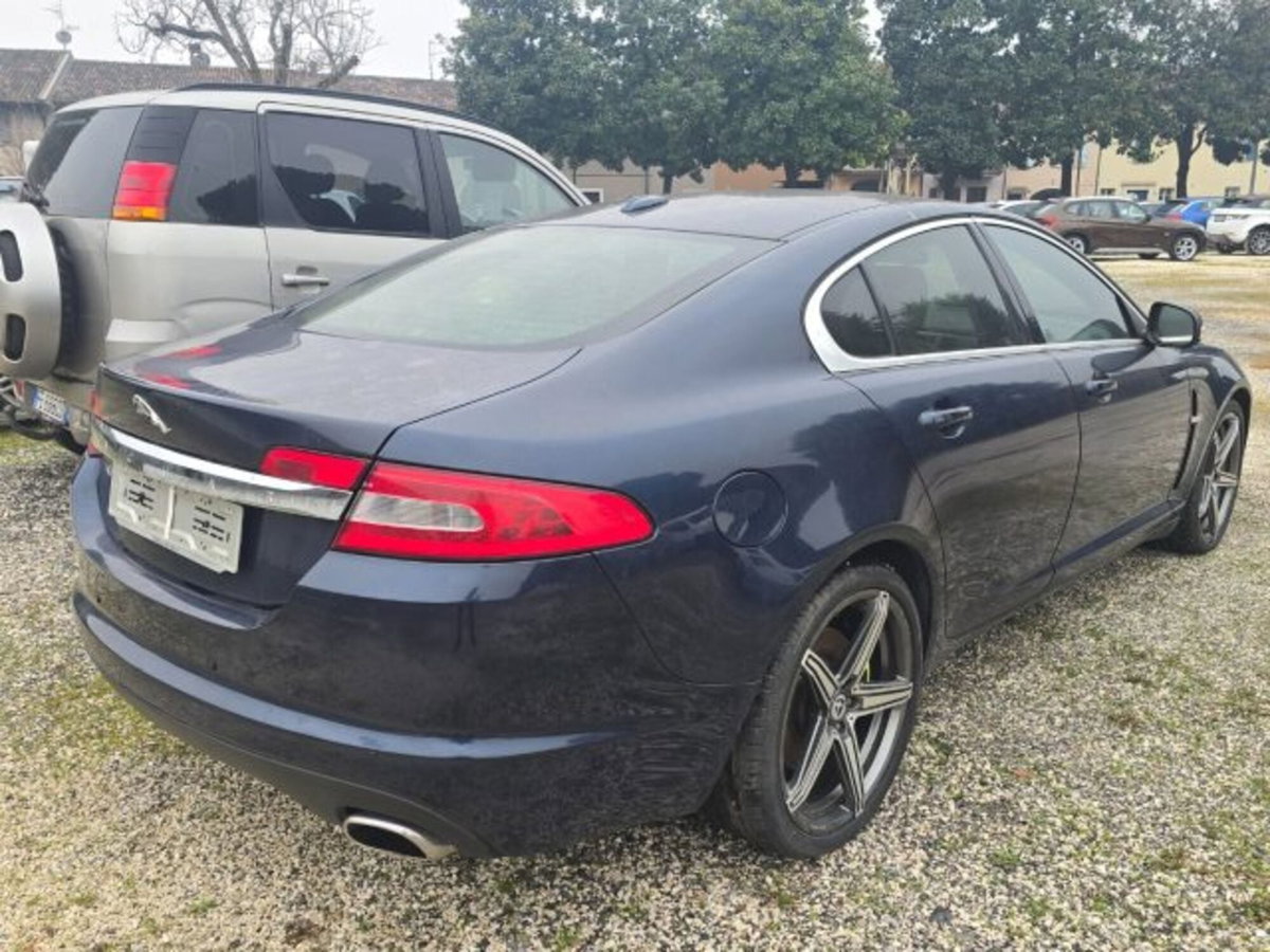 Jaguar XF 2.7D V6 Premium Luxury (7)