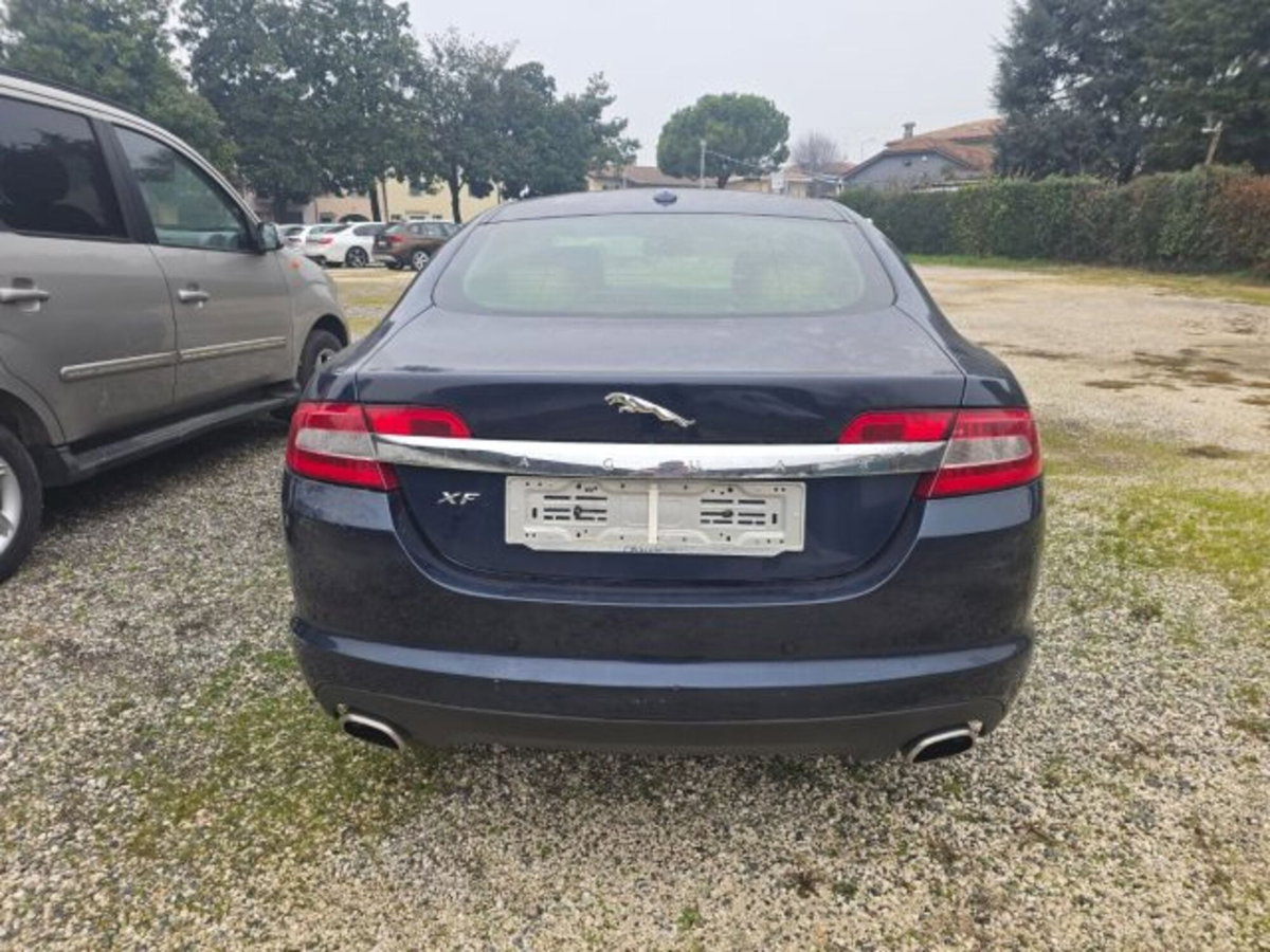 Jaguar XF 2.7D V6 Premium Luxury (8)