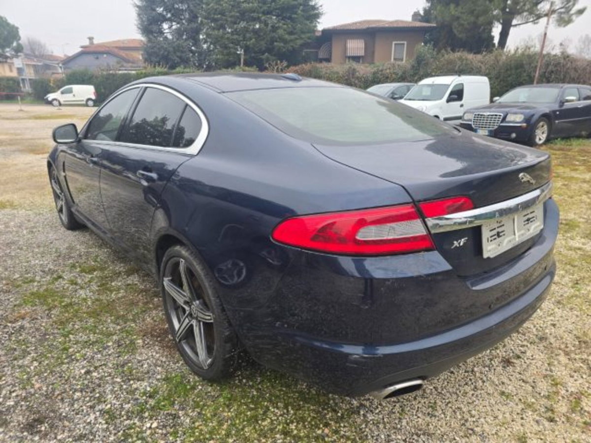 Jaguar XF 2.7D V6 Premium Luxury (9)