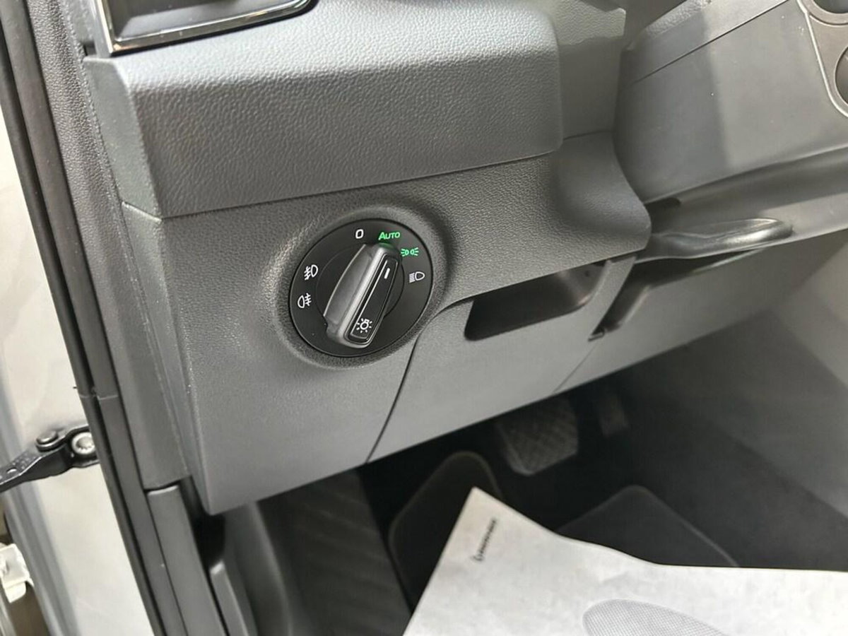 Skoda Karoq 2.0 TDI EVO SCR 115 CV DSG Executive (11)