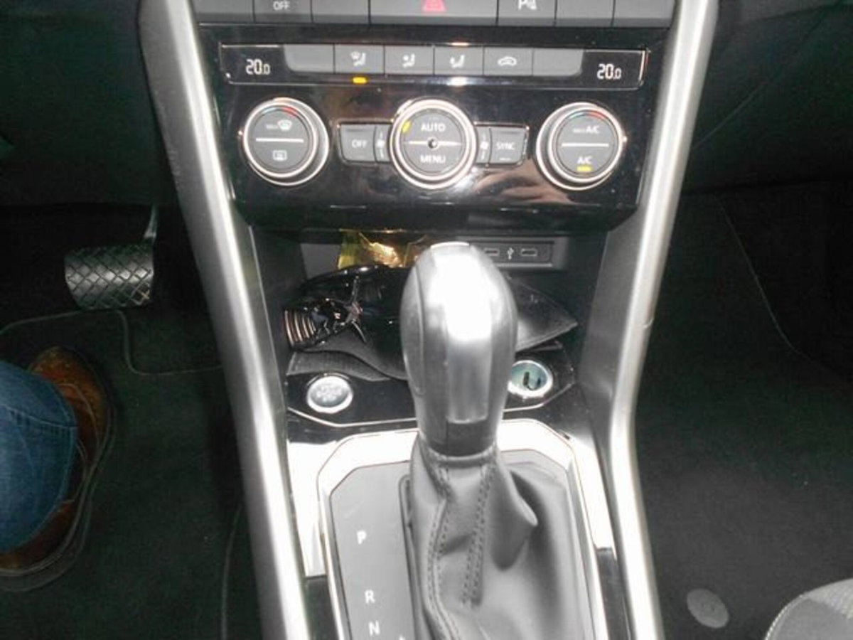 Volkswagen T-Roc 1.5 tsi Life dsg (7)
