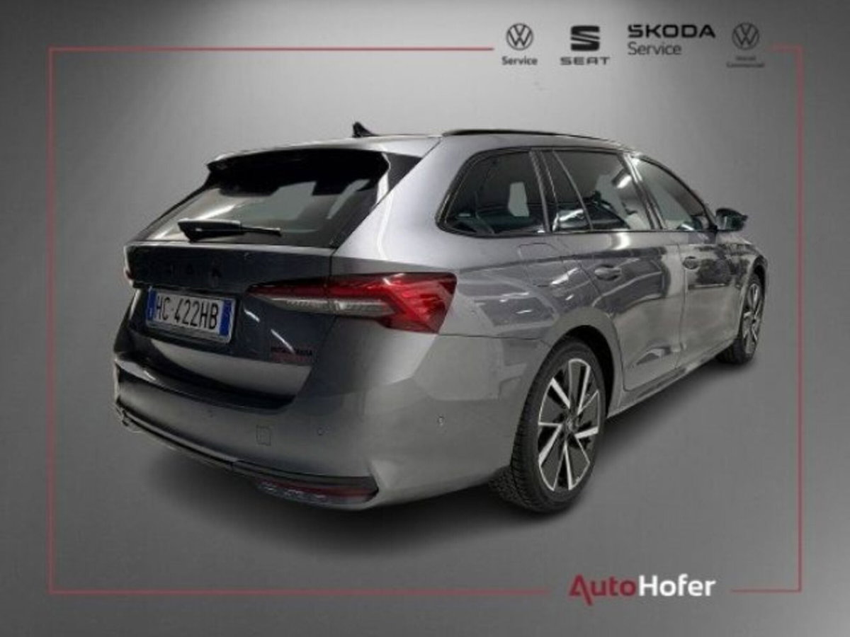 Skoda Octavia Station Wagon 2.0 tdi Sportline 150cv dsg (3)