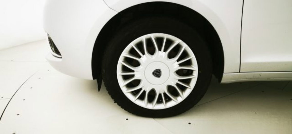Lancia Ypsilon 1.3 MJT 16V 95 CV 5 porte S&S Gold (17)