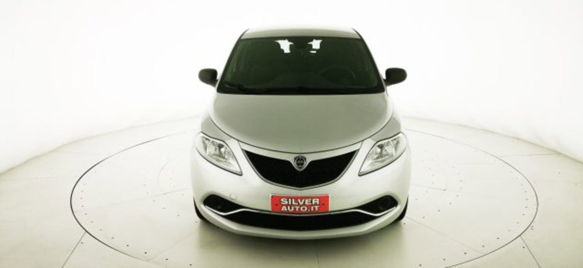 Lancia Ypsilon 1.3 MJT 16V 95 CV 5 porte S&S Gold (2)