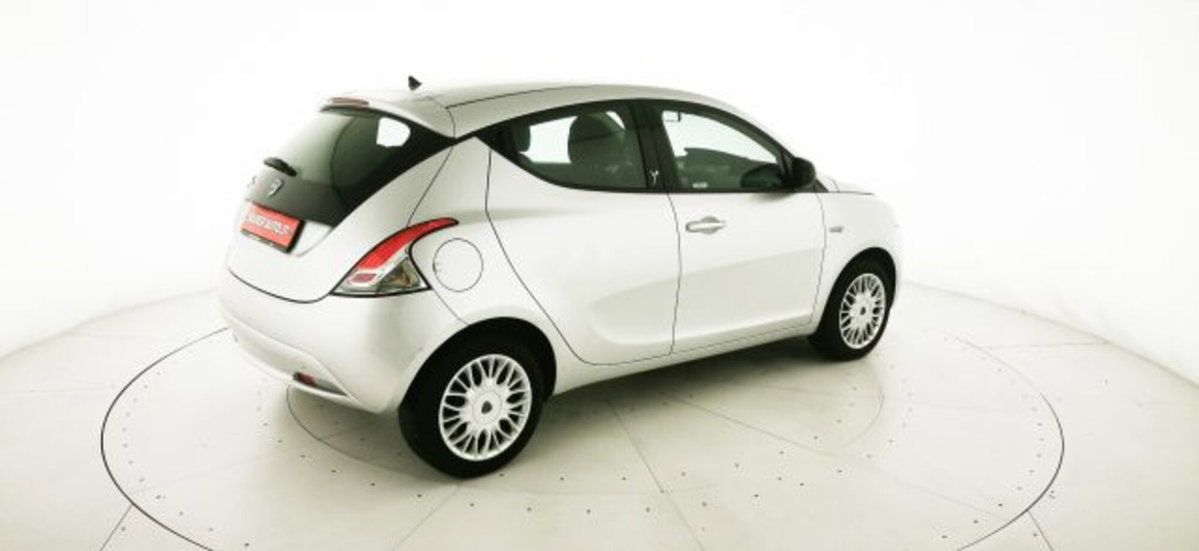 Lancia Ypsilon 1.3 MJT 16V 95 CV 5 porte S&S Gold (20)