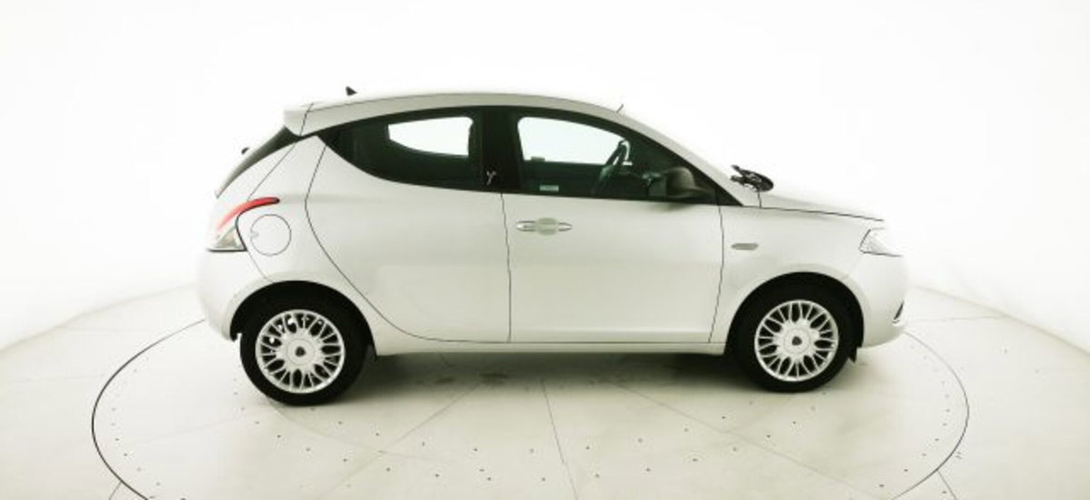 Lancia Ypsilon 1.3 MJT 16V 95 CV 5 porte S&S Gold (8)