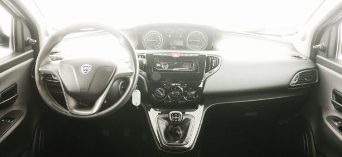 Lancia Ypsilon 1.3 MJT 16V 95 CV 5 porte S&S Gold (9)